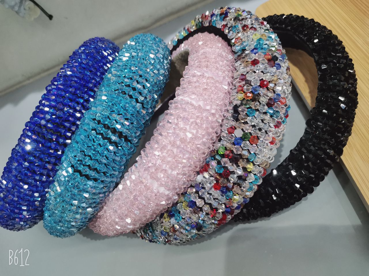Fashionable and popular thickened sponge rhinestone hair bands to cover white hair, crystal hair clips, retro anti-slip adult hair accessories detail image 7