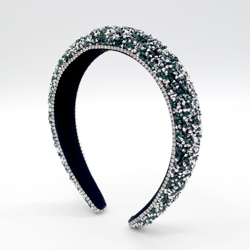 The trendy hair bands in Europe and America are selling like hotcakes in 2022, featuring a unique style. 1 Item Picture