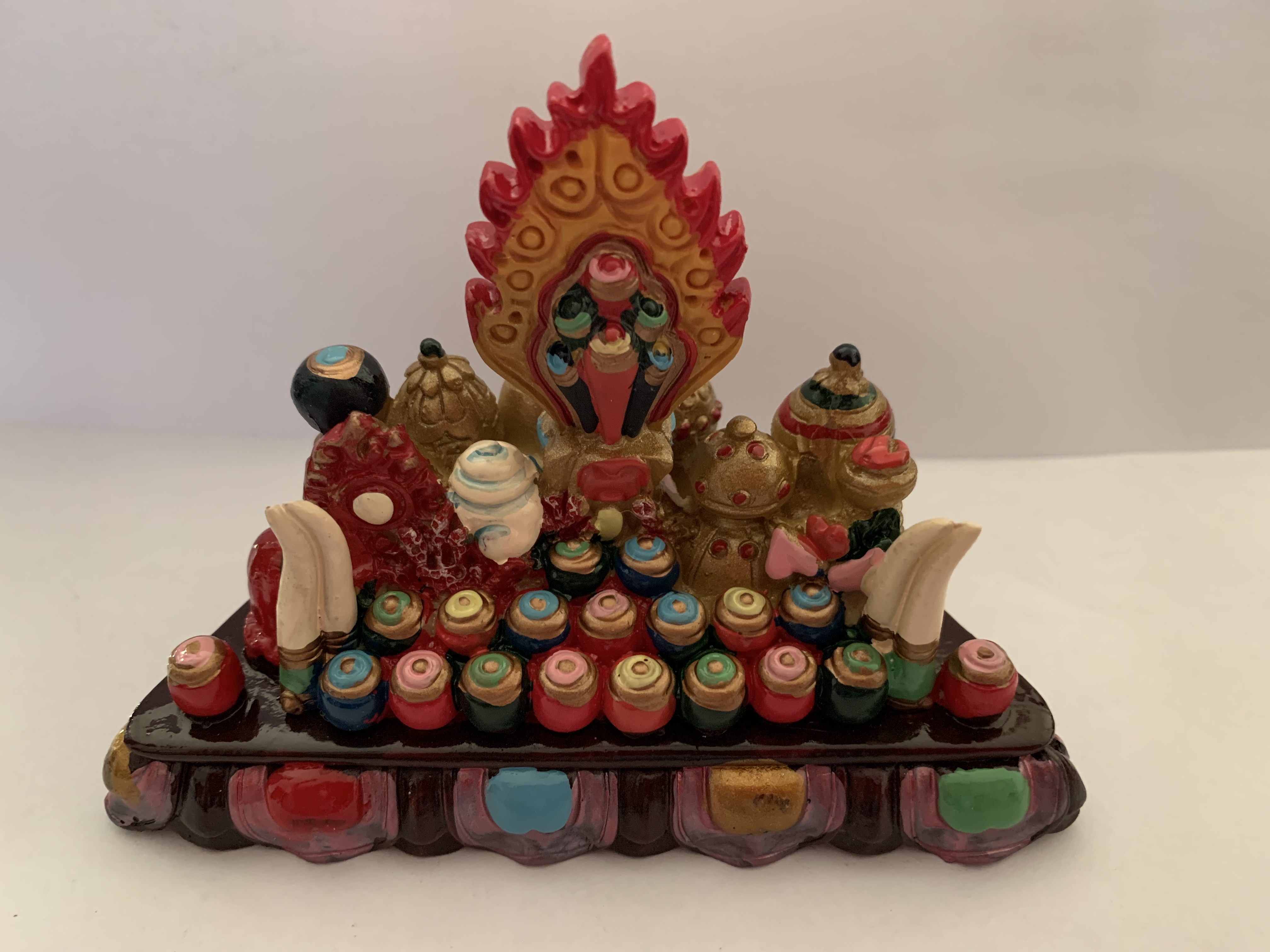 وهي مصنوعة من الراتنجات من طراز تشيس تُرسم يدوياً على نحو 577 10 منصباً Item Picture