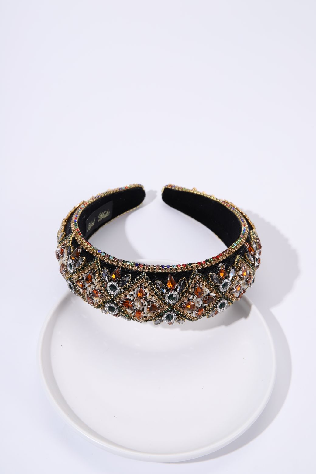 The light luxury Baroque water diamond sponge hairband for women, with wide edges pressing hair, makes the face look small and elegant. The headband and hair accessory are trendy
