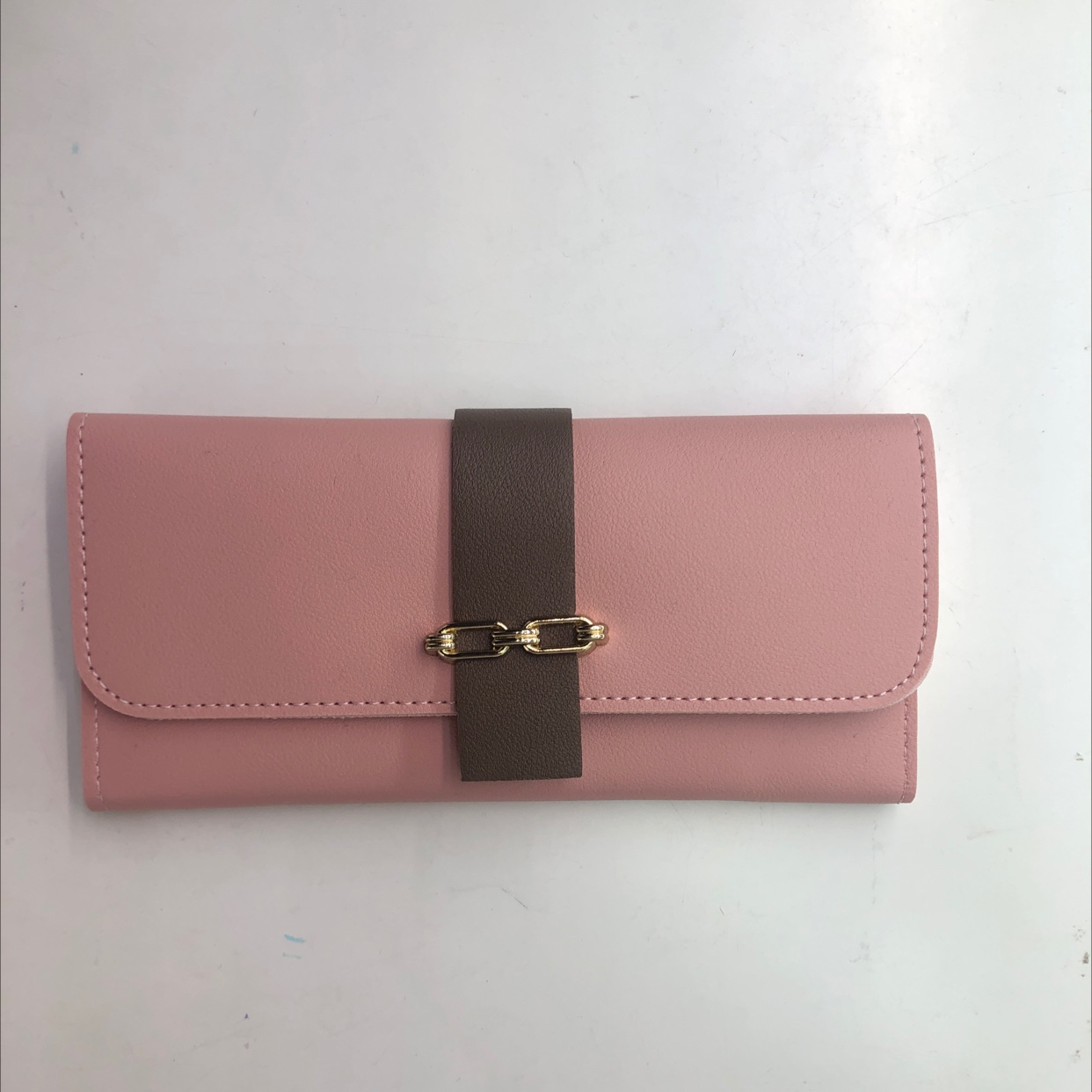 A simple, elegant and retro two-fold long wallet Item Picture