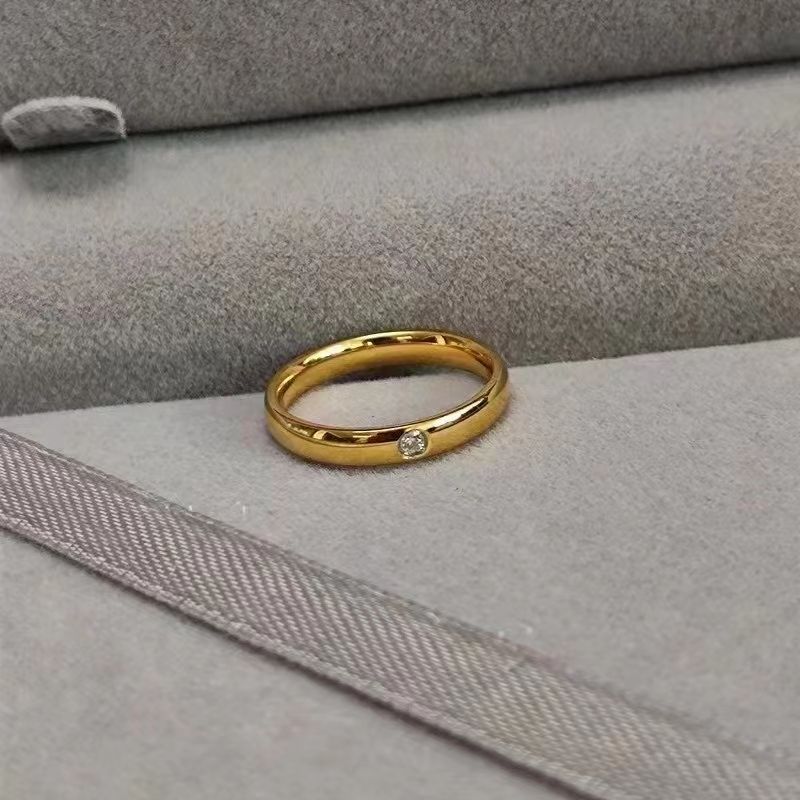 A trendy, simple and individualistic titanium steel full diamond ring for women on Instagram, with a cold style and a niche design. It's a trendy food Application Scenario