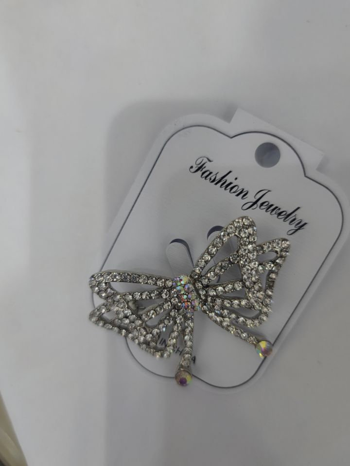 Brooch 31 full figure
