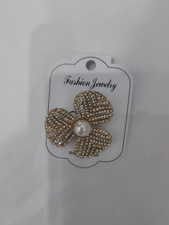Brooch 29 full figure