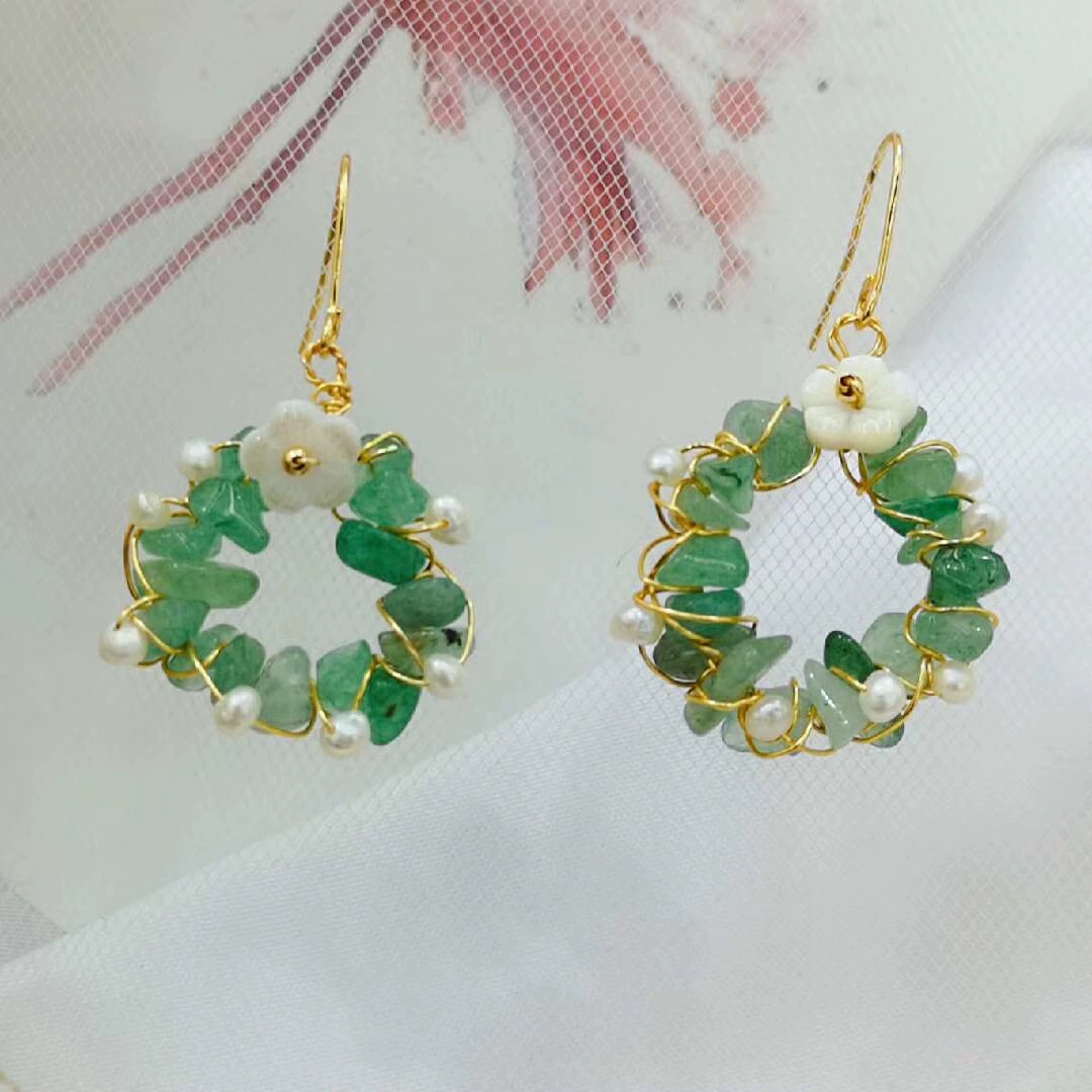 Korean version natural freshwater precious two-color pearl crushed stone strawberry crystal earrings, versatile 14k gold pearl hand-wound earrings details Picture