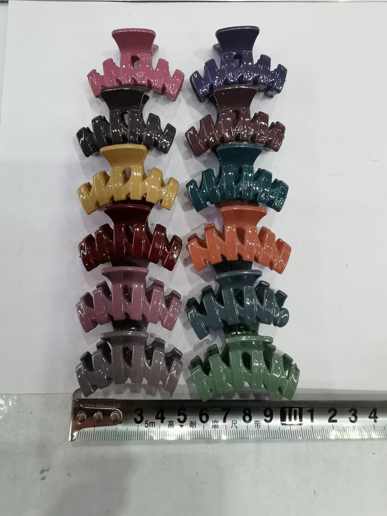 Haishen Accessories, a popular and trendy Korean-style fashion classic, is a 5-centimeter transparent rubber for women. It features a small claw top clip with a label Specification image