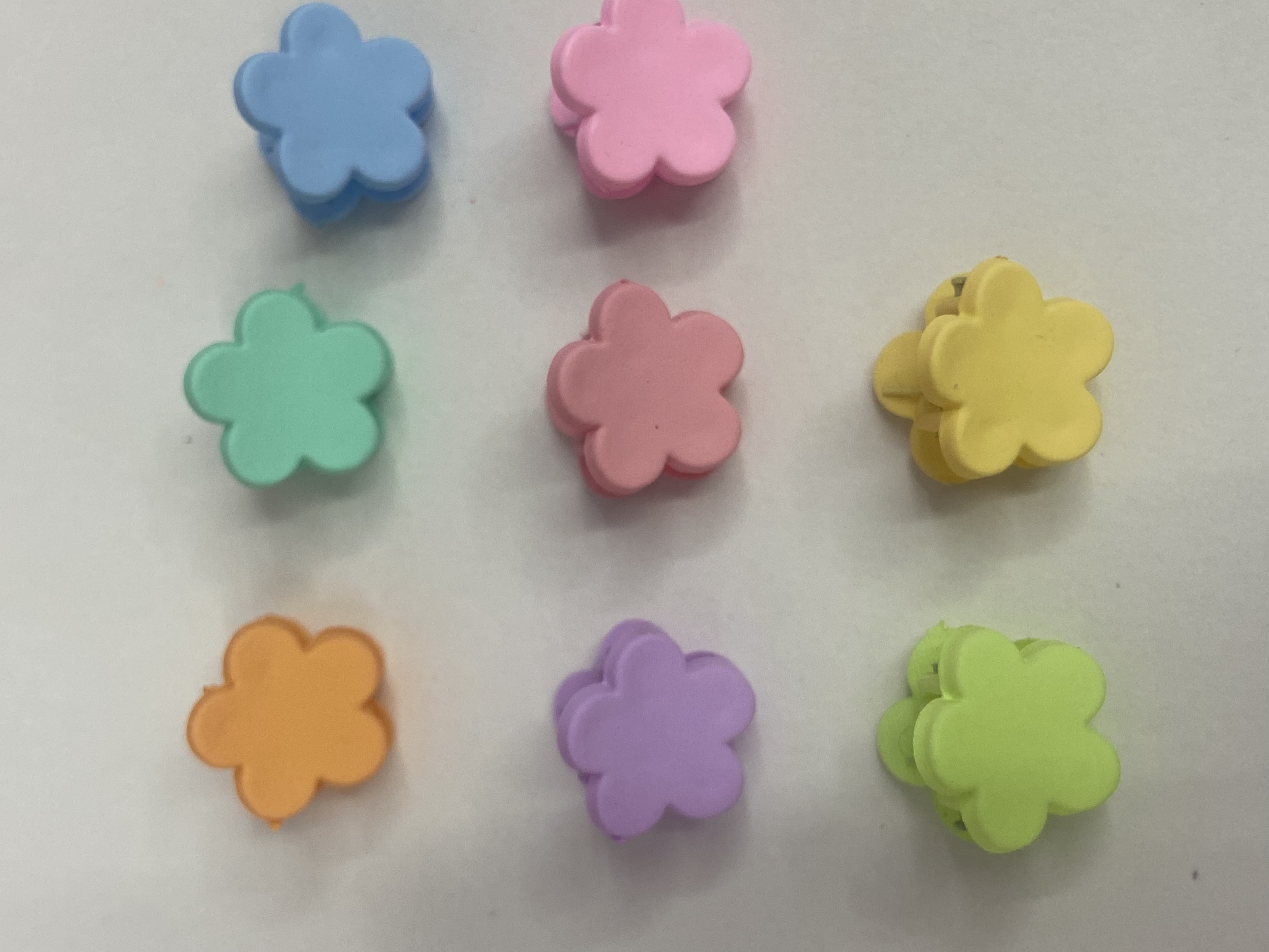 Plastic clips, small claws, hearts, strawberries, rabbit Malone colors, Hua Hin Accessories 201 Item Picture