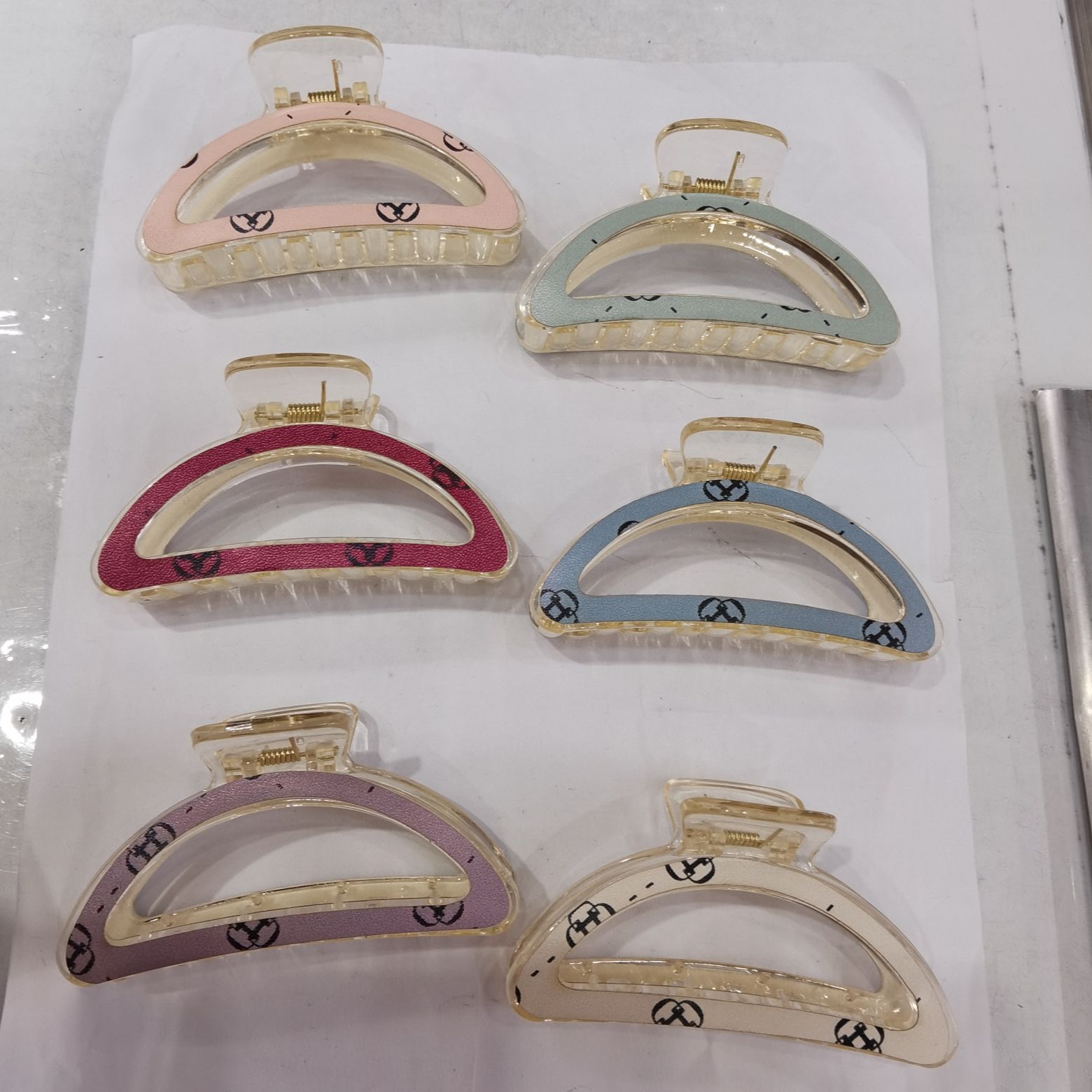 Haishen Accessories, a popular and trendy Korean-style fashion classic for women, transparent champagne patch fabric, camellia fabric, claw clip, shark clip Application Scenario