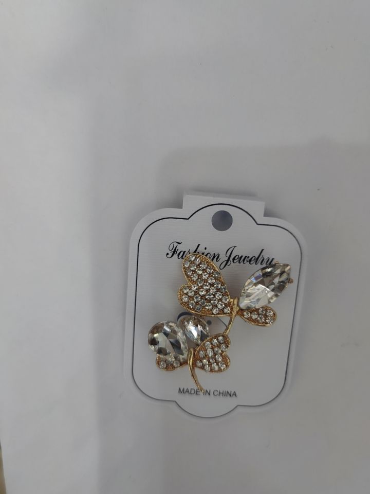 Brooch 42 full figure