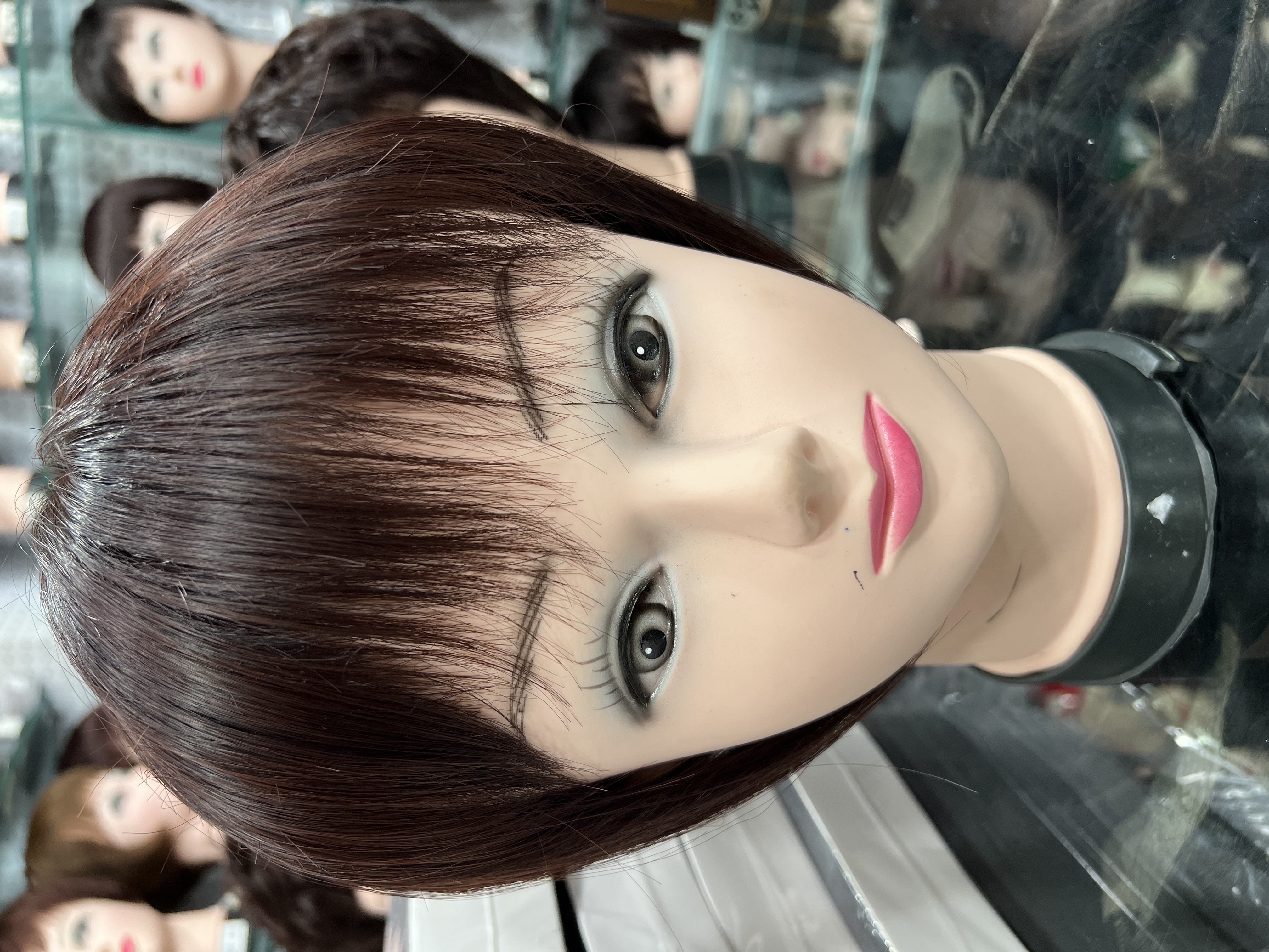 Fashionable wigs are light, thin and breathable details Picture