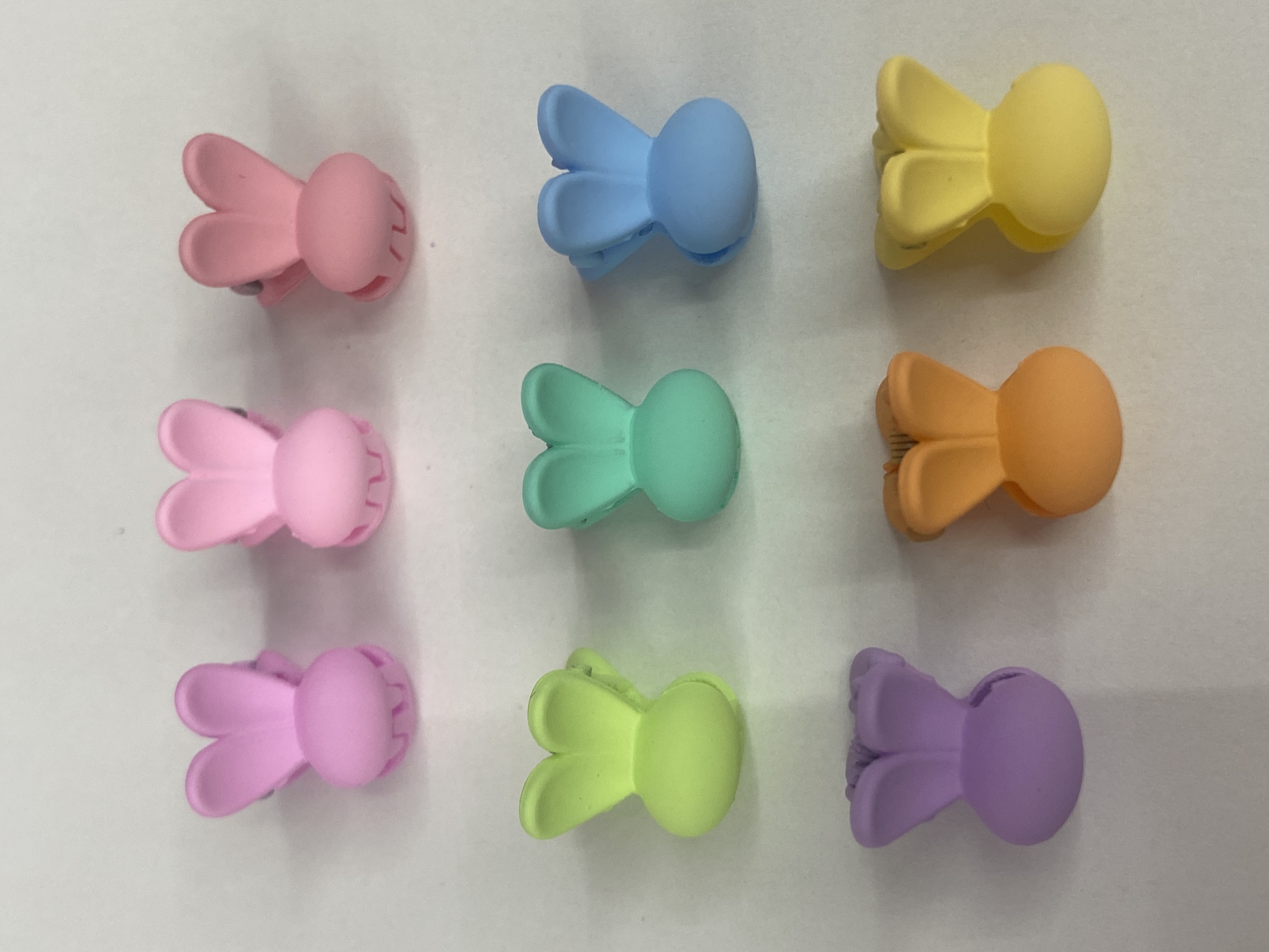 Plastic clips, small claws, hearts, strawberries, rabbit Malone colors, Hua Hin Accessories 201 Application Scenario