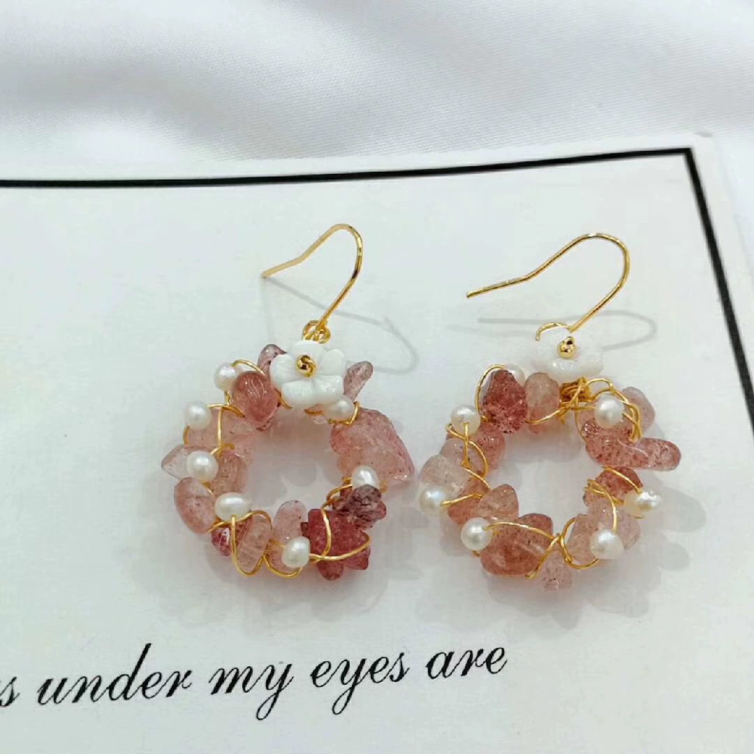 Korean version natural freshwater precious two-color pearl crushed stone strawberry crystal earrings, versatile 14k gold pearl hand-wound earrings Specification image