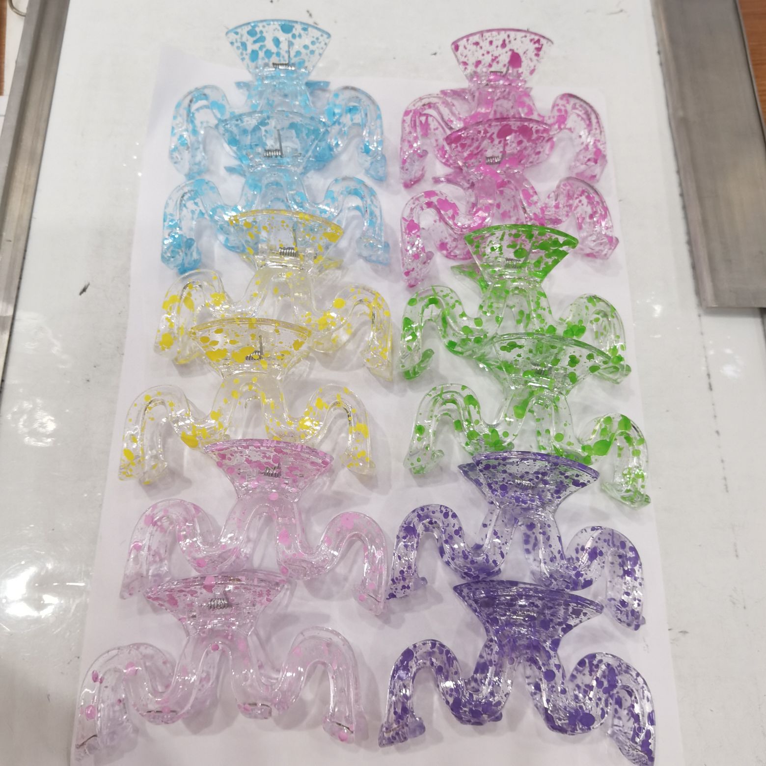 Haishen Accessories, a popular and trendy Korean-style fashion classic, transparent scallion powder fried flower jelly, crystal grab clip, plastic shower clip Application Scenario