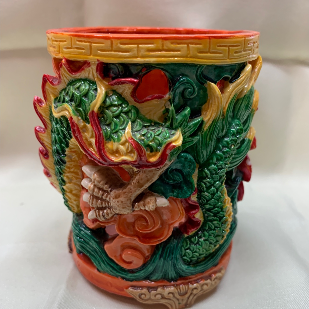 CAI's exquisite resin hand-painted art Piece 10318 Single Dragon Pen Holder Stationery Piece (Single Style) Application Scenario
