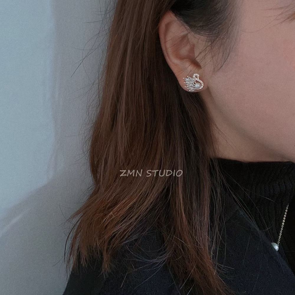 Simple and elegant, exquisitely inlaid with natural freshwater pearls, 14k gold-plated little swan stud earrings, and pure silver needles detail image 4