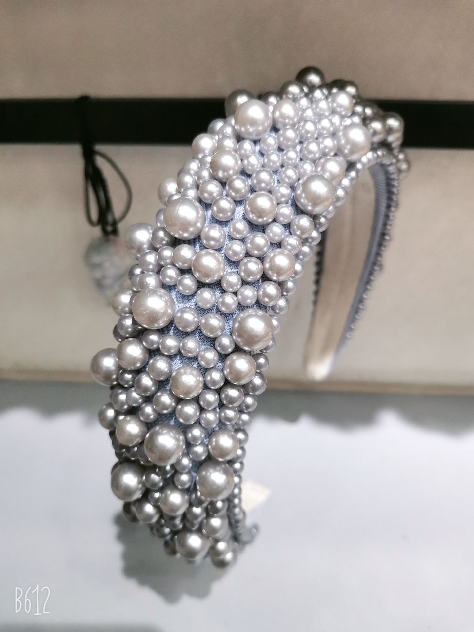 New fashionable headwear, retro-style pearl headband, simple Korean-style updo, follow-up makeup, wedding dress and evening gown accessories details Picture