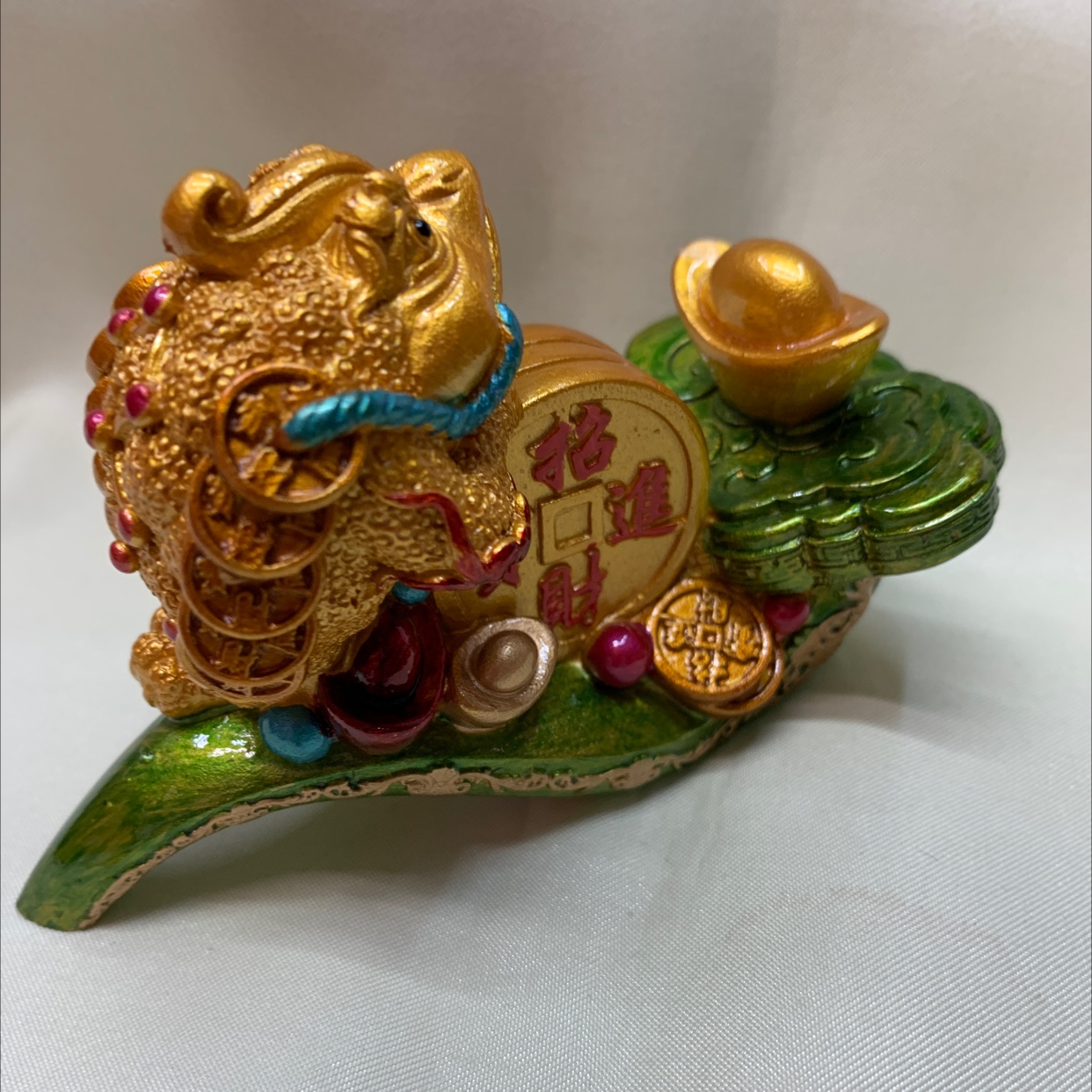 CAI's Craft Fine Resin Material hand-painted Craft Small Decorative item, item Number -20221 Ruyi Golden Toad Application Scenario