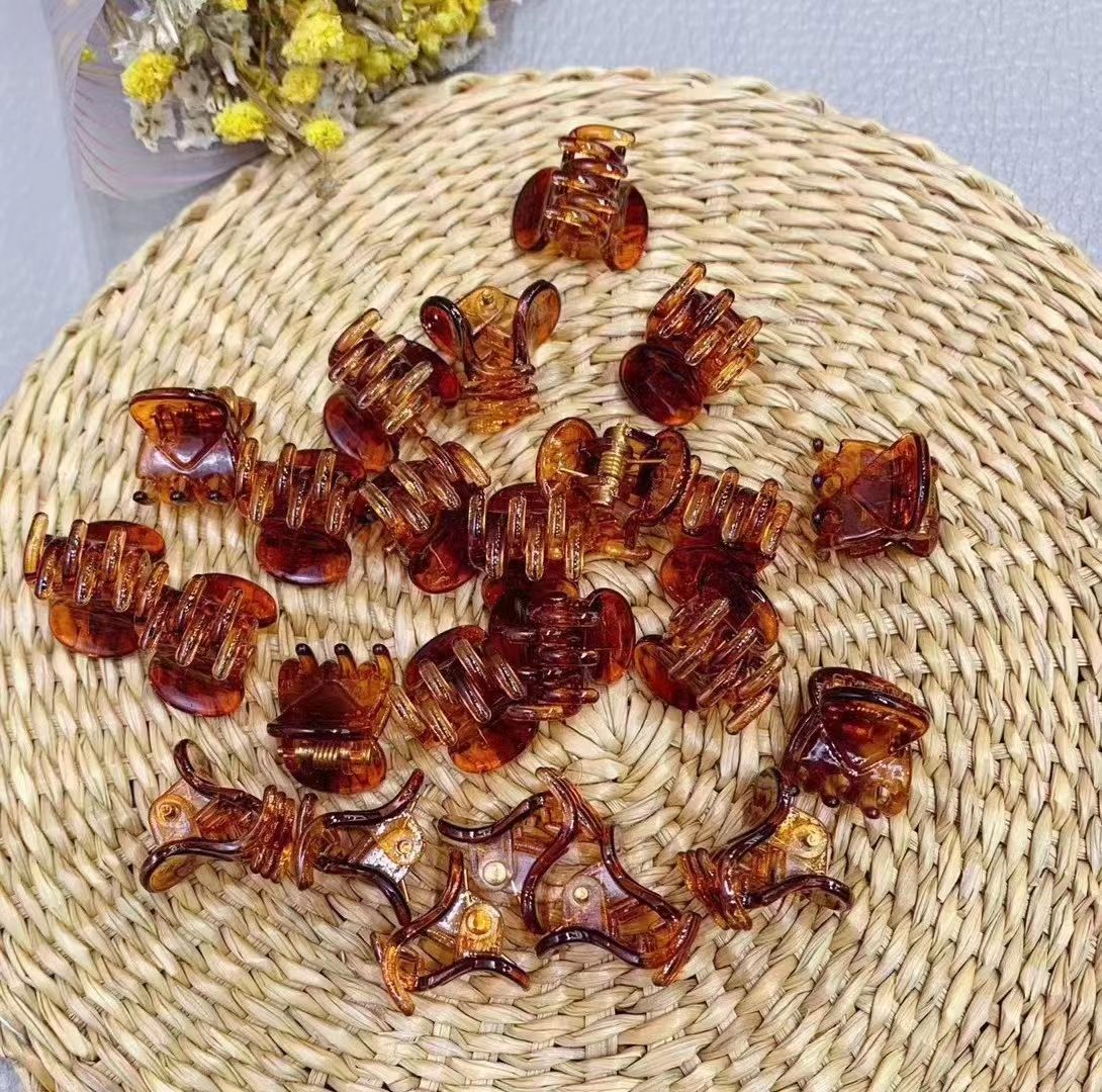 Haishen Accessories, a popular and trendy Korean-style fashion classic, 1-centimeter small claw, heart-shaped little three grab top clip, bangs clip, a best-selling item Specification image