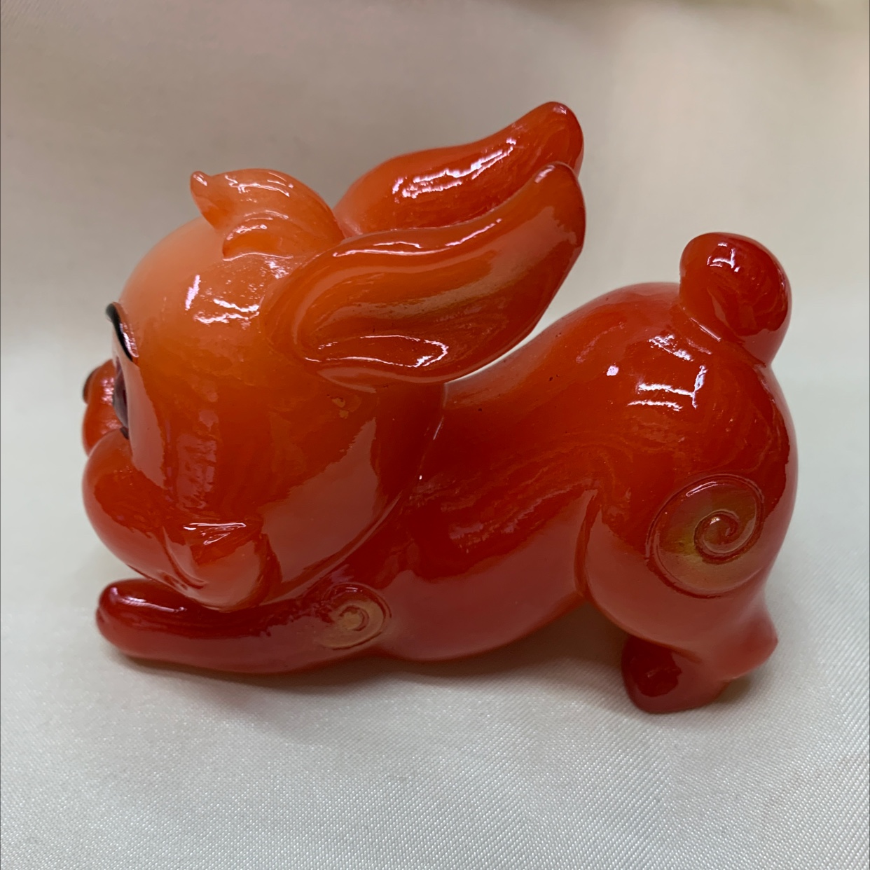 CAI's exquisite resin hand-painted decorative item 20227: A Jade Rabbit for Attracting Wealth Application Scenario