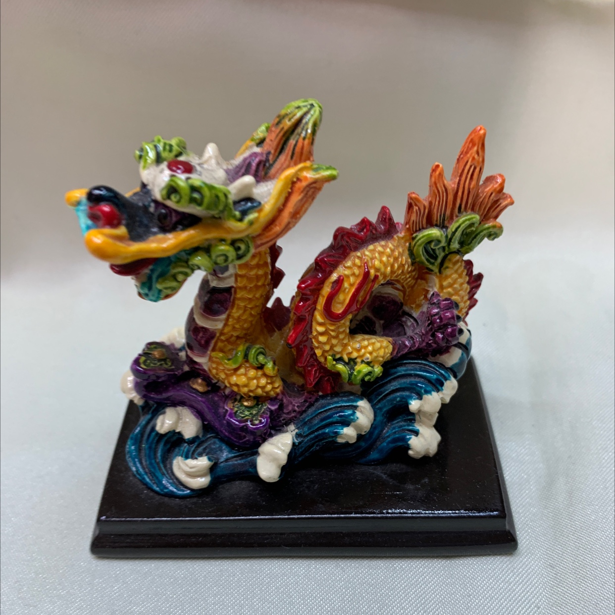 10,492 sets of CAI's exquisite resin hand-painted decorative items, Five Dragons (can be mixed or cleared)