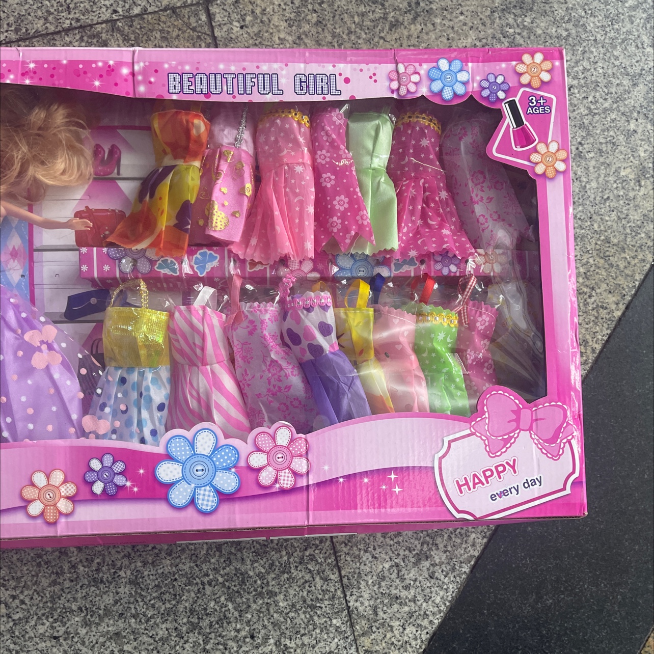 New set of doll accessories and clothes. The doll has a solid body. The hair is loose. Mix the colors of the clothes Application Scenario