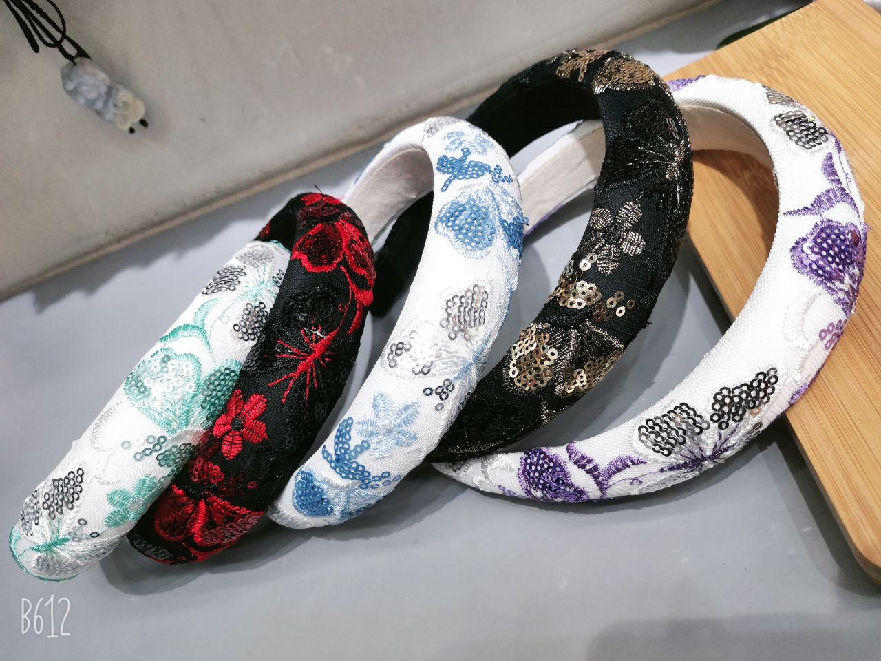 The raised top of the head, thickened sponge hairband, sequined flower butterfly headband, European and American hair accessories, Hong Kong style, trendy and fashionable