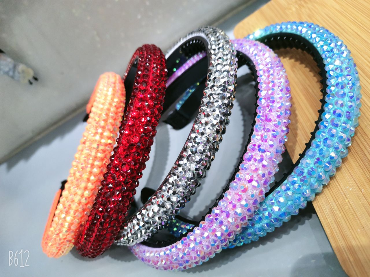 European and American water diamond headbands, internet-famous style sponge face-washing headbands, fashionable Korean version retro diamond-encrusted wide-edge crystal headwear pic 7