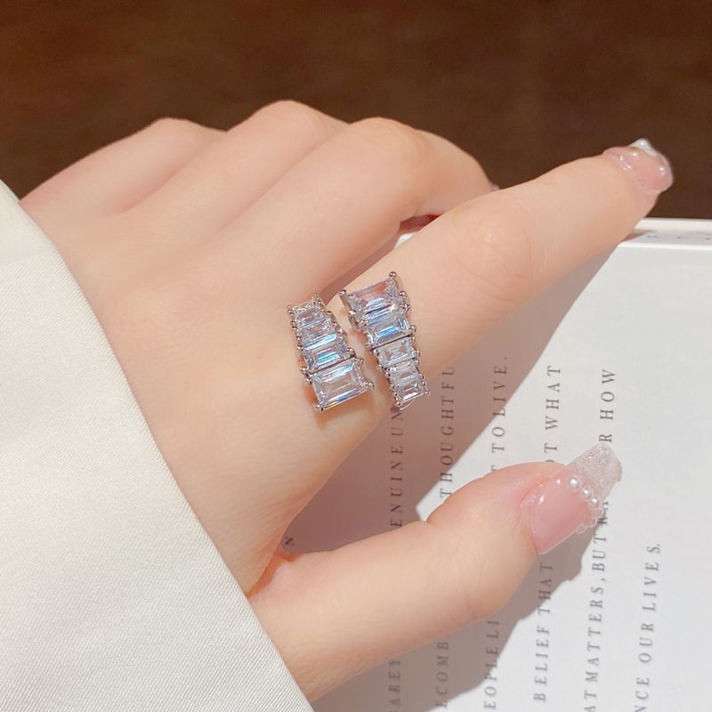 欣艾恋–0015方锆石交错戒指时尚潮流个性金银双色高级感女戒详情图5