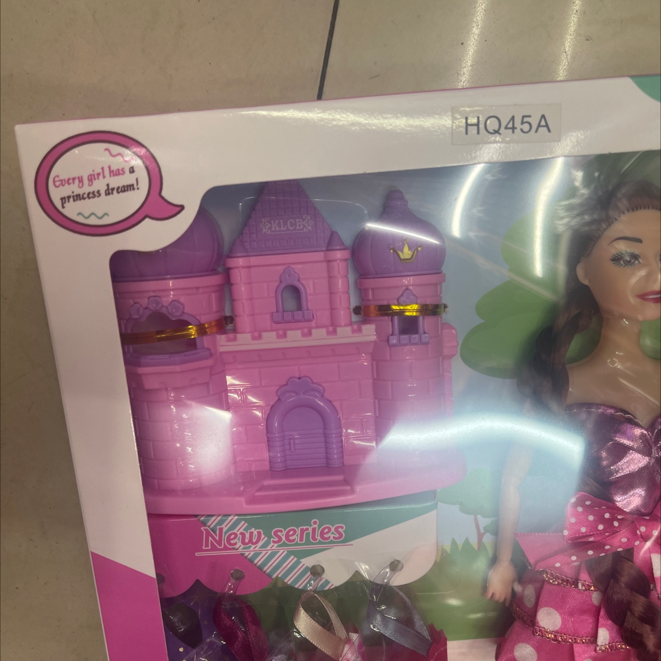 New doll set with accessories. The dolls are solid and the hair is randomly selected. Application Scenario