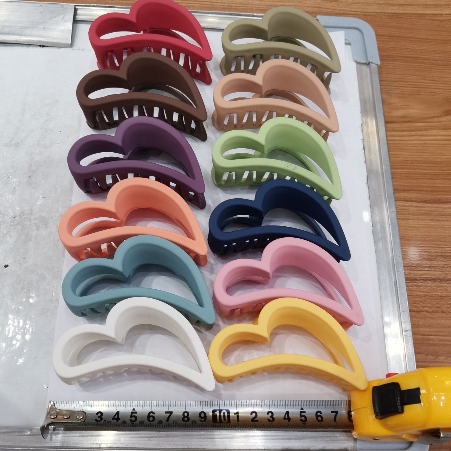 Haishen Accessories, a popular and trendy Korean-style fashion classic, trendy ladies' candy, rubber, matte, colorful rubber classic scratch-off details Picture