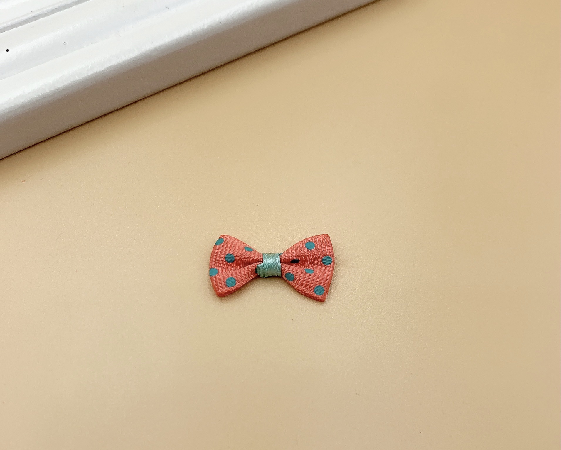 diy发饰/服装辅料/蝴蝶结白底实物图