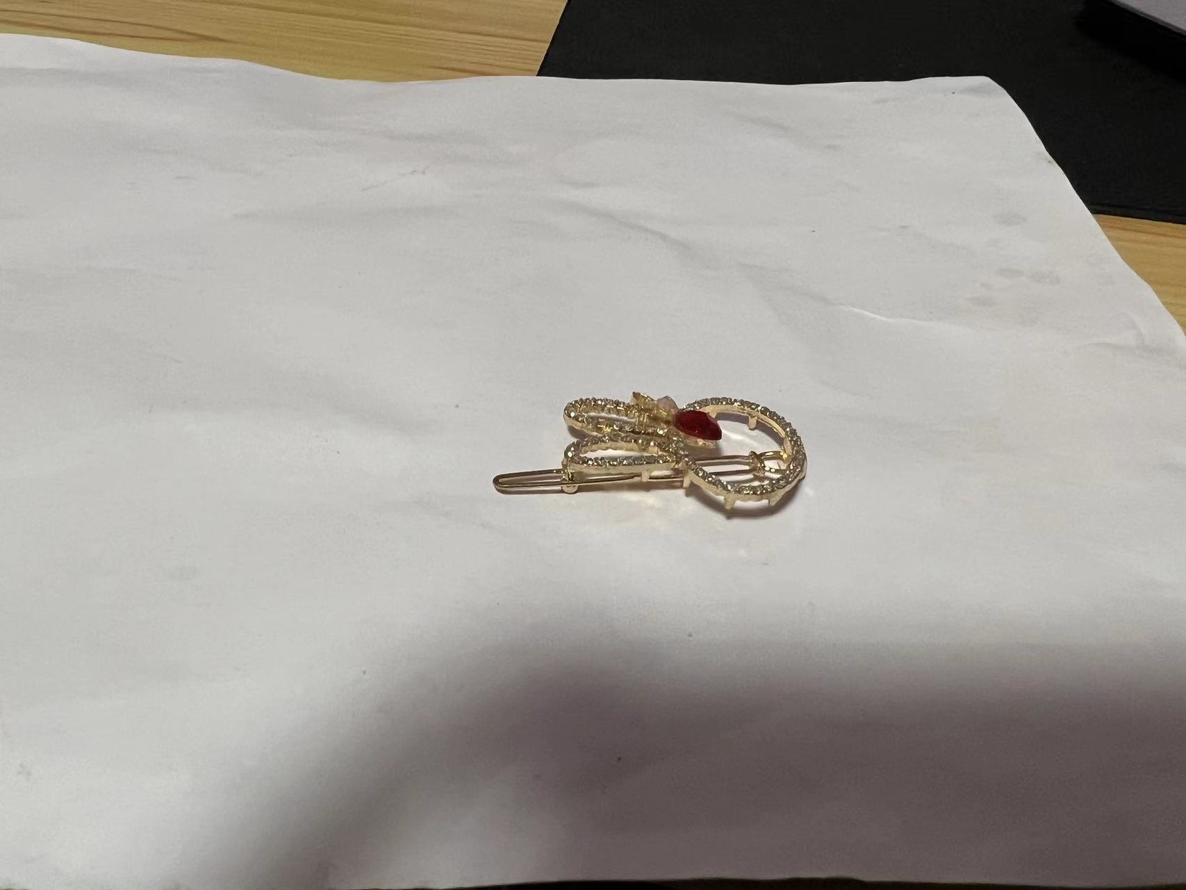 一个装韩国东大门青蛙夹ab彩钻中间红宝石点缀名媛风高贵显气质图