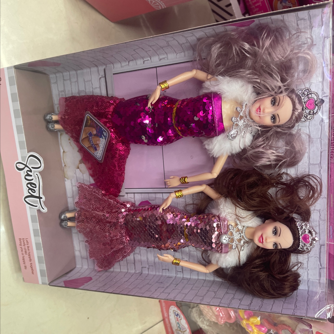 New doll set with accessories. The dolls are solid and the hair is randomly selected. Fashion dress, hand joints. The new style sells well. details Picture