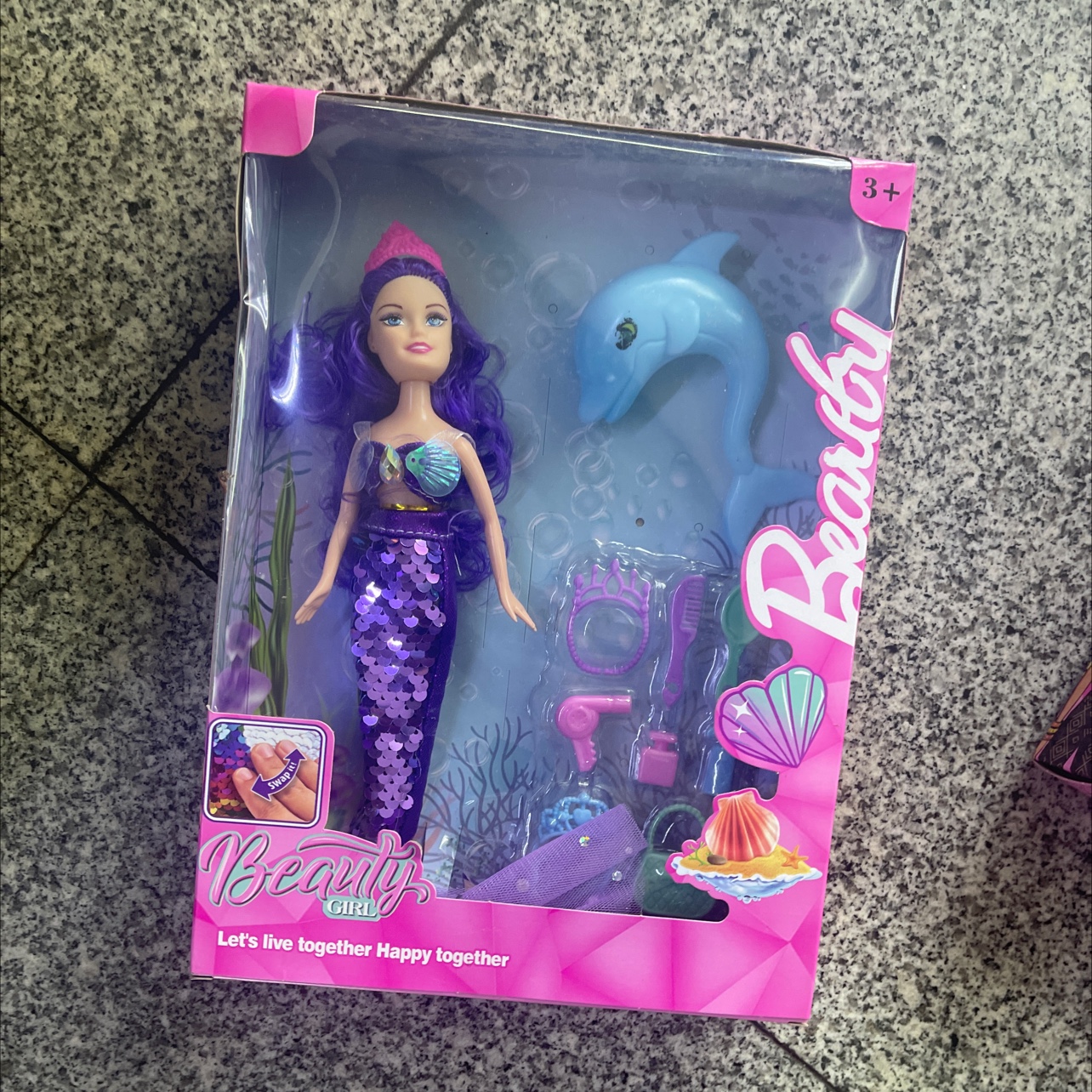 New doll set with accessories. The dolls are solid and the hair is randomly selected. Doll mix style, random. Welcome both new and old customers to make your purchase. The doll comes with accessories and the hair is randomly mixed in color Specification image