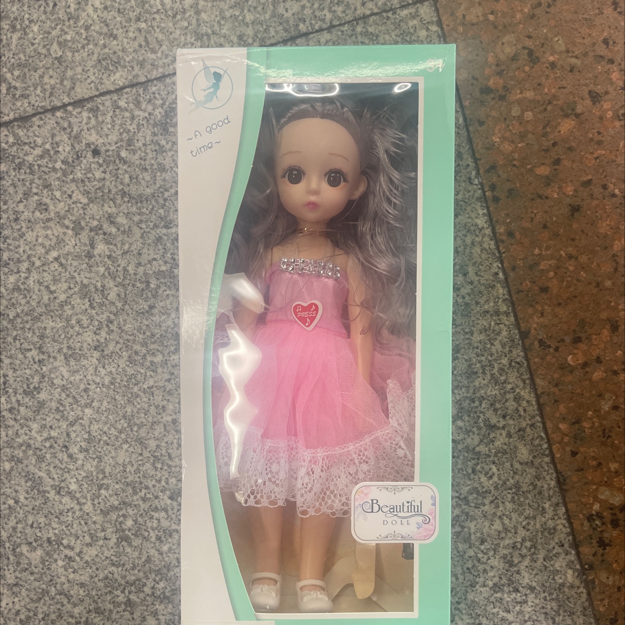 New doll set with accessories. The dolls are hollow and the hair is randomly selected. Doll mix style, hollow doll. There is random music. Welcome both new and old customers to make your purchase
