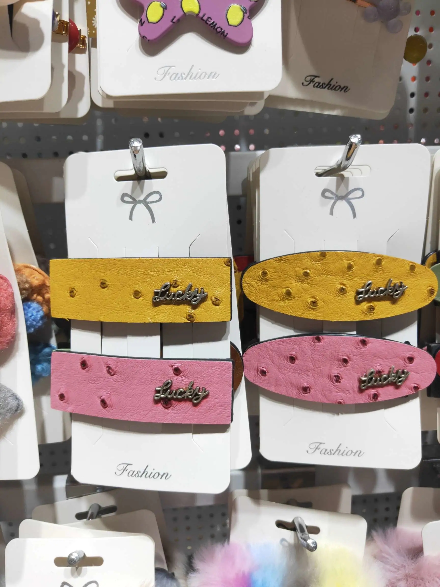 This wallet is fashionable, individual and cute. It features an ins hair accessory clip for children and an elegant and stylish fixed clip Item Picture