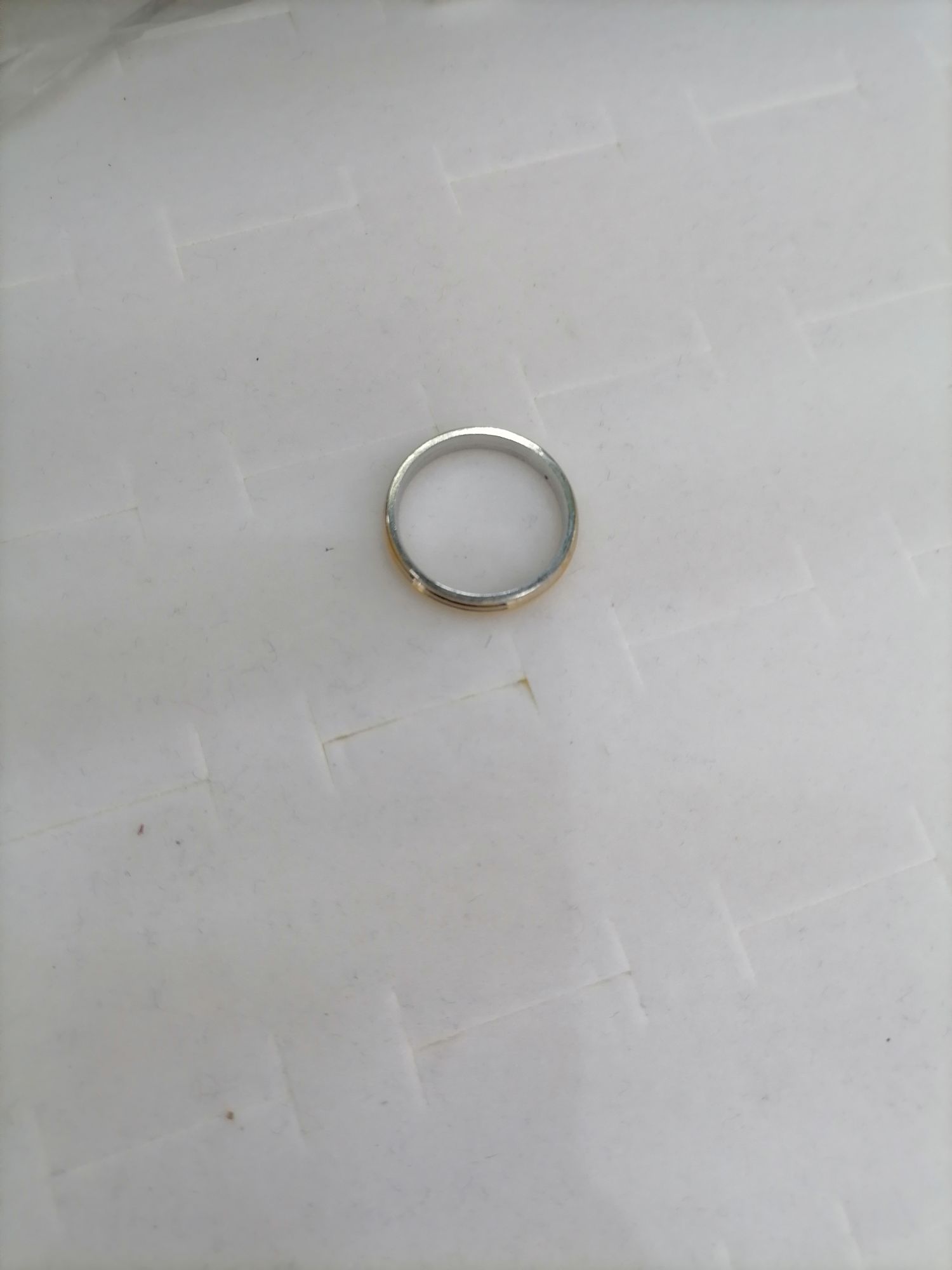 钛钢渐金圆形凹凸印纹设计戒指，红星饰品019-122