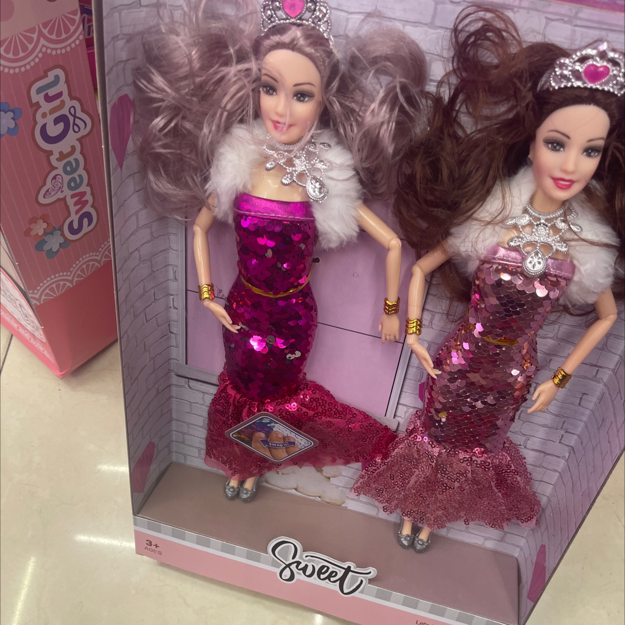 New doll set with accessories. The dolls are solid and the hair is randomly selected. Fashion dress, hand joints. The new style sells well. Application Scenario