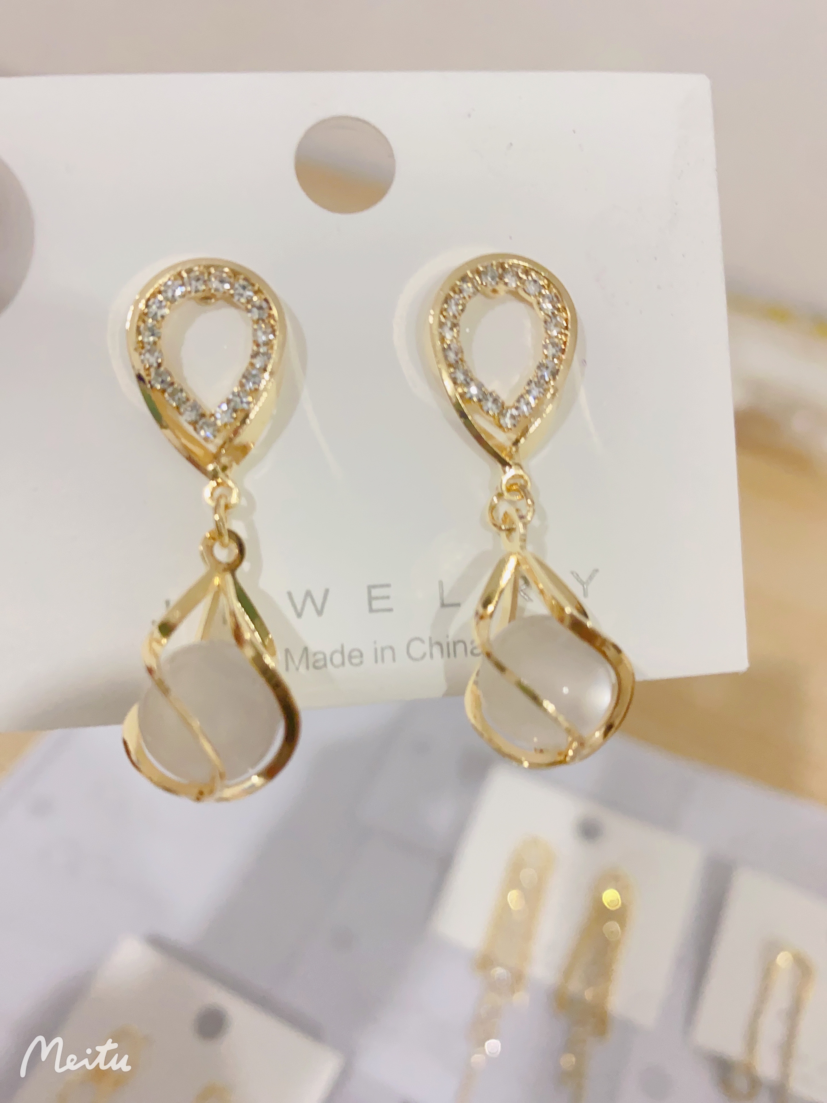 Silver needle stud earrings, new silver accessories, fashionable and elegant, trendy earrings, bestsellers, high-end feel, European and American ing style zircon earrings