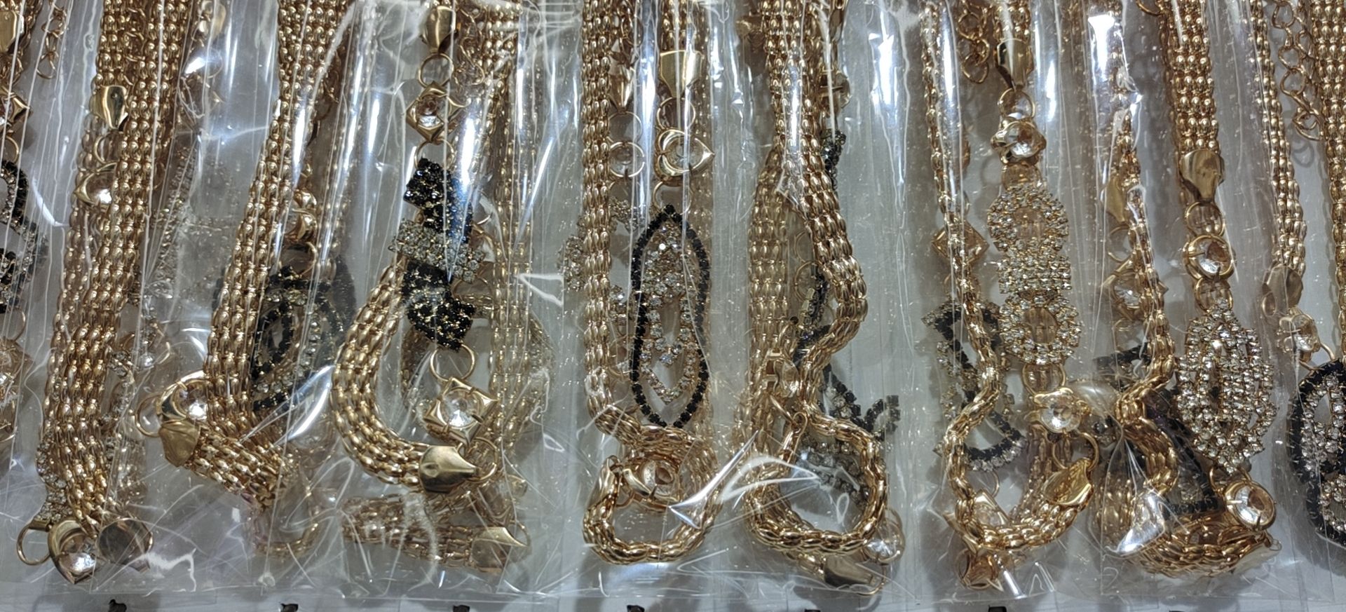 The y55 trendy golden metal rhinestone pearl leaf buckle spring elastic band, paired with a thin waist chain belt for pants, is very trendy for women Specification image