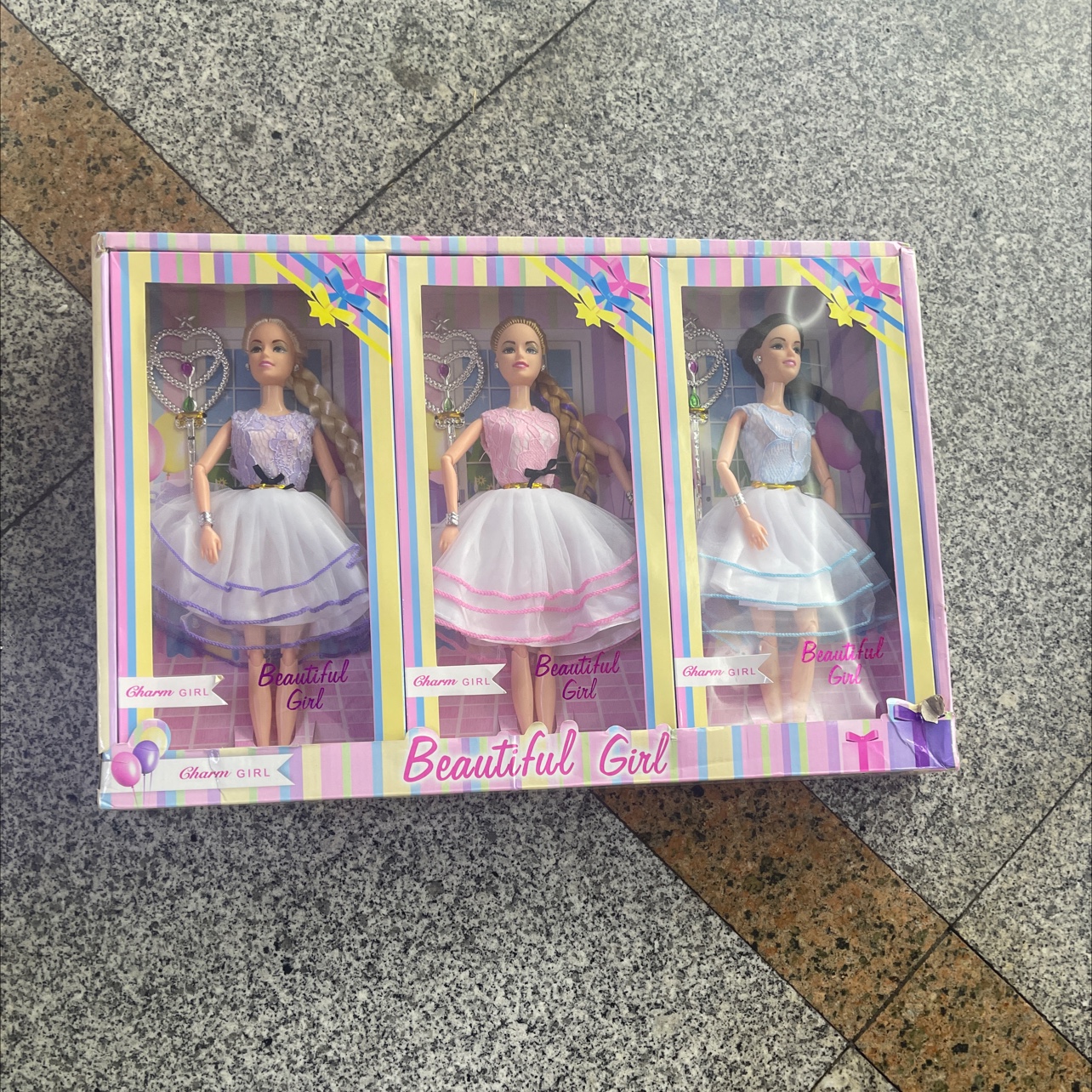 Hello. 2022 new style doll set with accessories. The dolls are solid and the hair is random. Doll mix style, random. Welcome both new and old customers to make your purchase details Picture