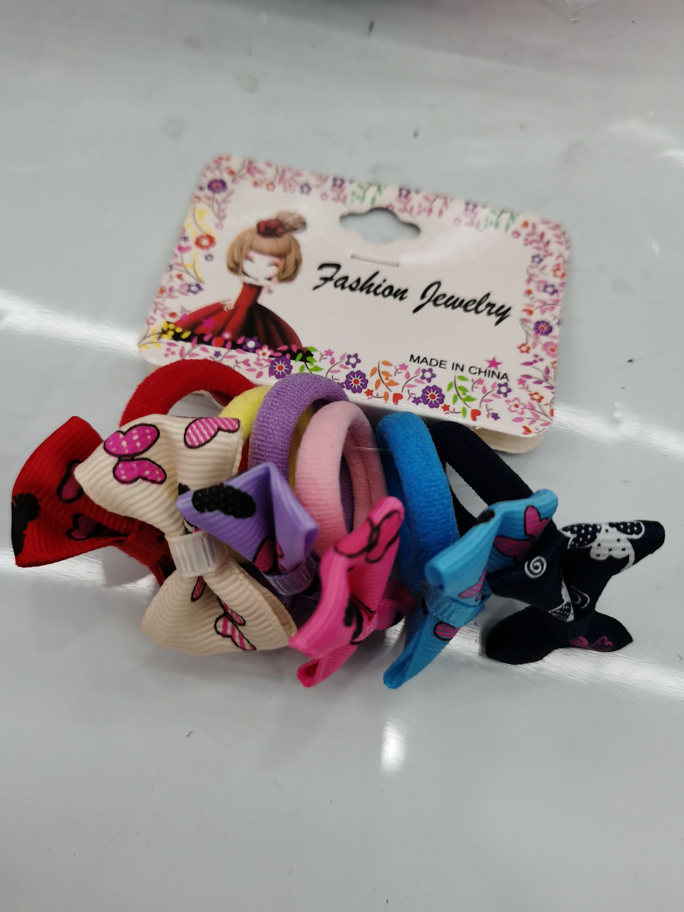 Bow band hair bundle, the band and the bow are of the same color. There are many styles of bows to choose from Application Scenario