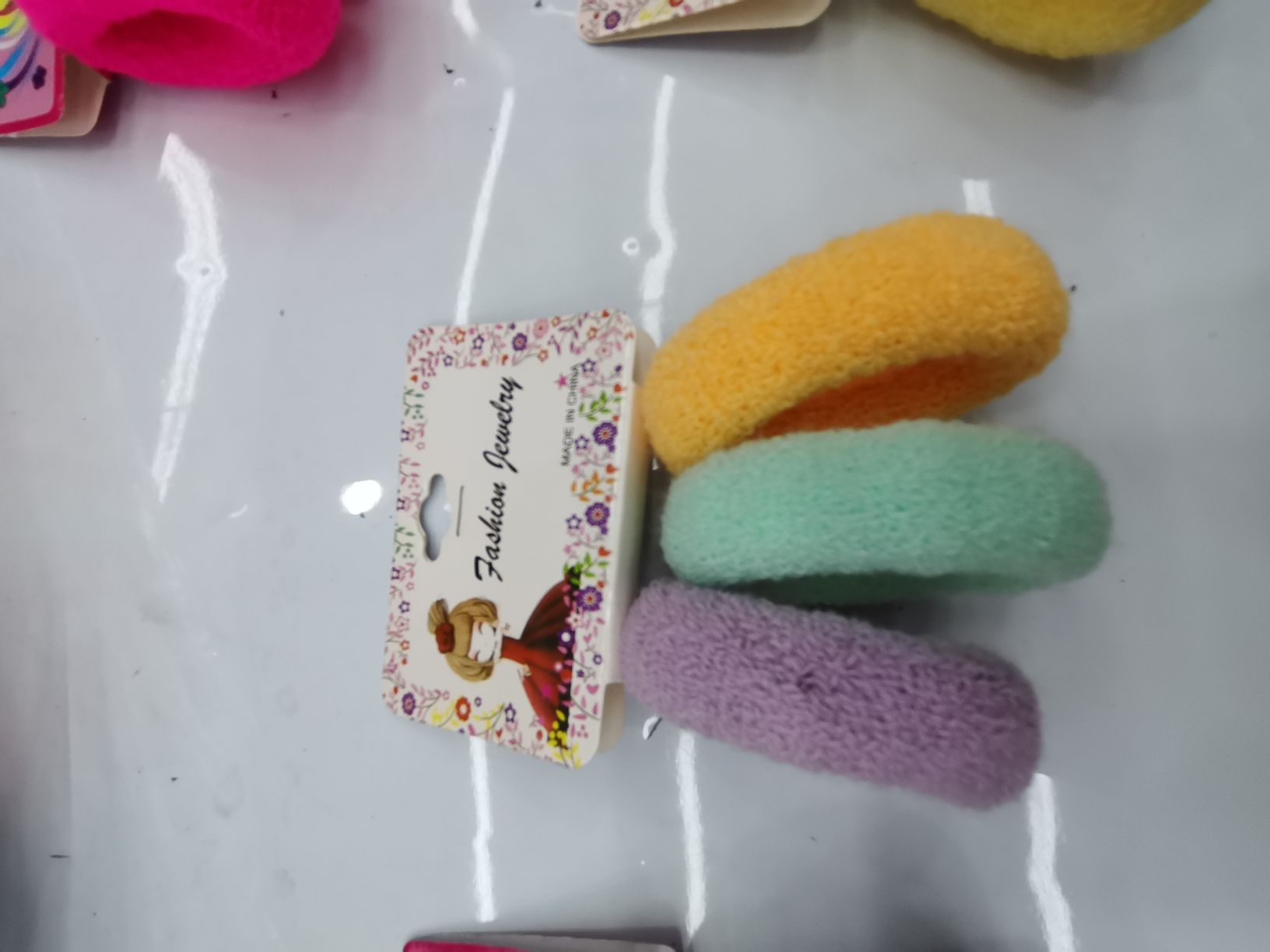 Cotton yarn hair bands have a comfortable touch, come in many colors to choose from, and are of very good quality Specification image