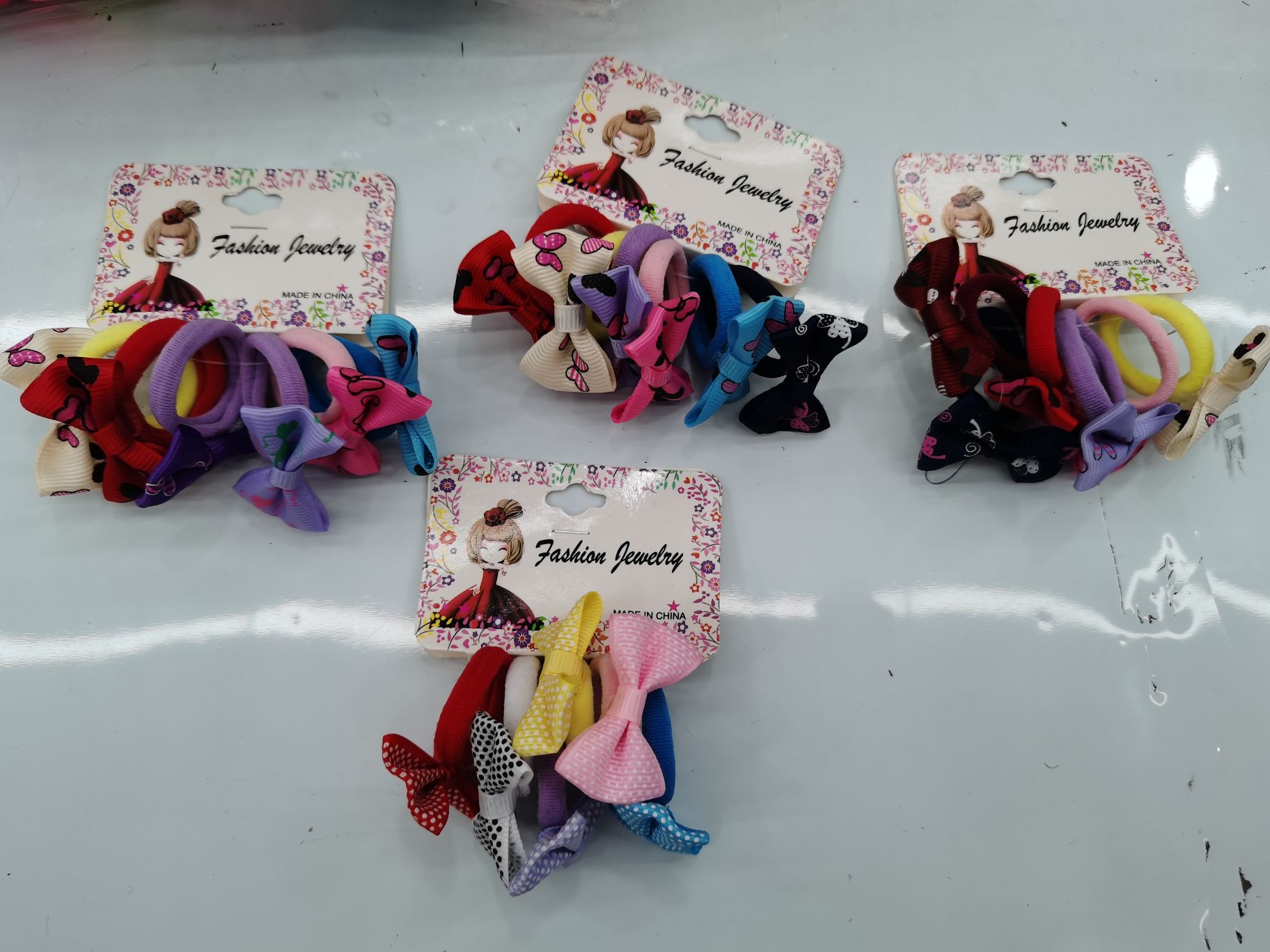 Bow band hair bundle, the band and the bow are of the same color. There are many styles of bows to choose from