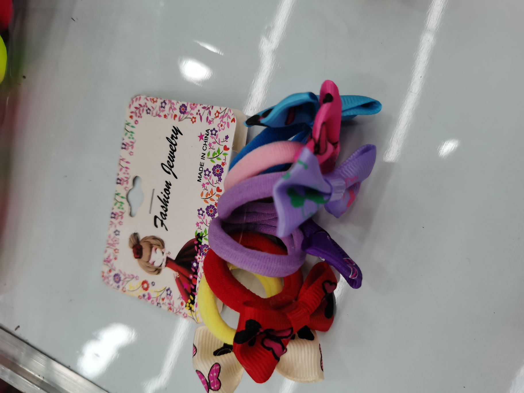 Bow band hair bundle, the band and the bow are of the same color. There are many styles of bows to choose from Specification image