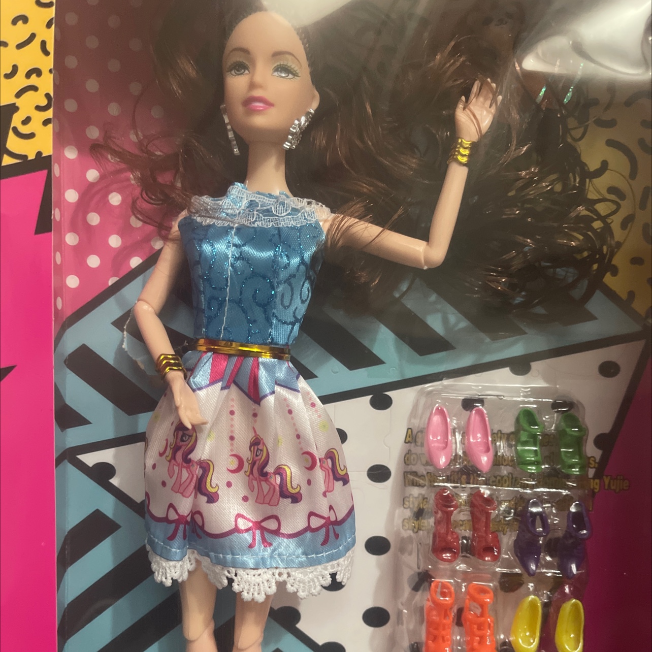 New 2022-32 doll set with accessories. The dolls are solid and the hair is random. Doll mix style, random. Welcome both new and old customers to make your purchase Specification image