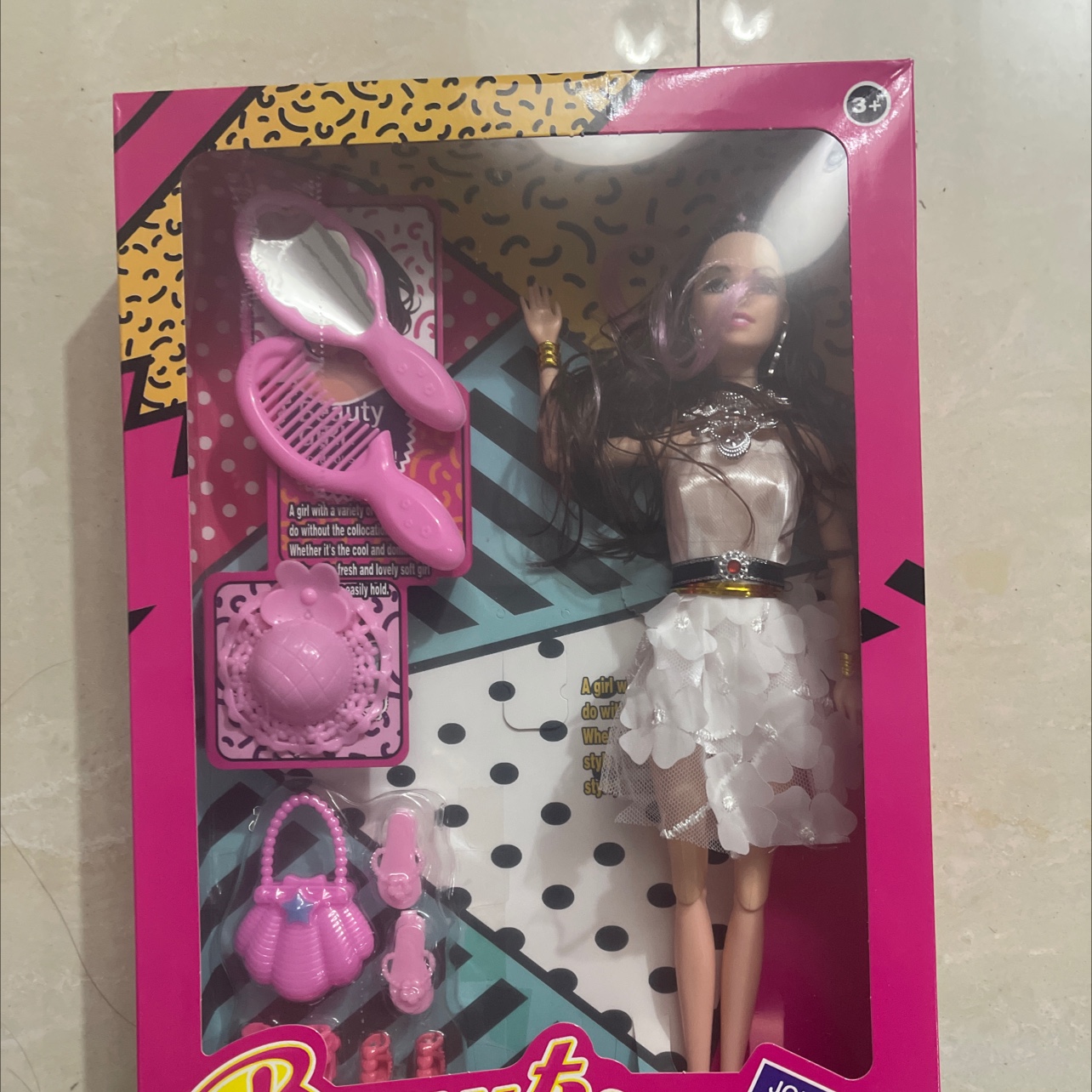 New doll set for 2022-31 with accessories. The dolls are solid and the hair is random. Doll mix style, random. Welcome both new and old customers to make your purchase