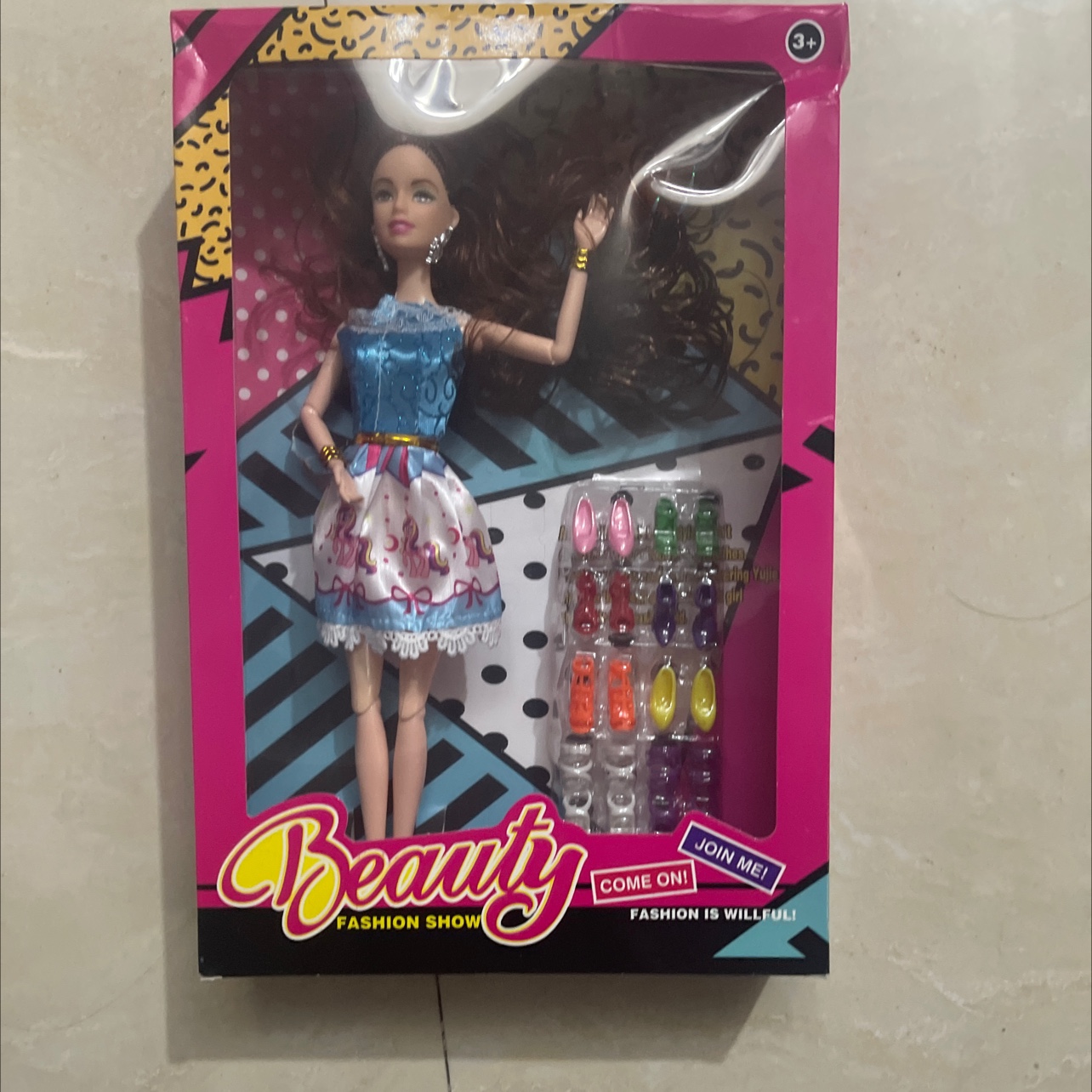 New 2022-32 doll set with accessories. The dolls are solid and the hair is random. Doll mix style, random. Welcome both new and old customers to make your purchase
