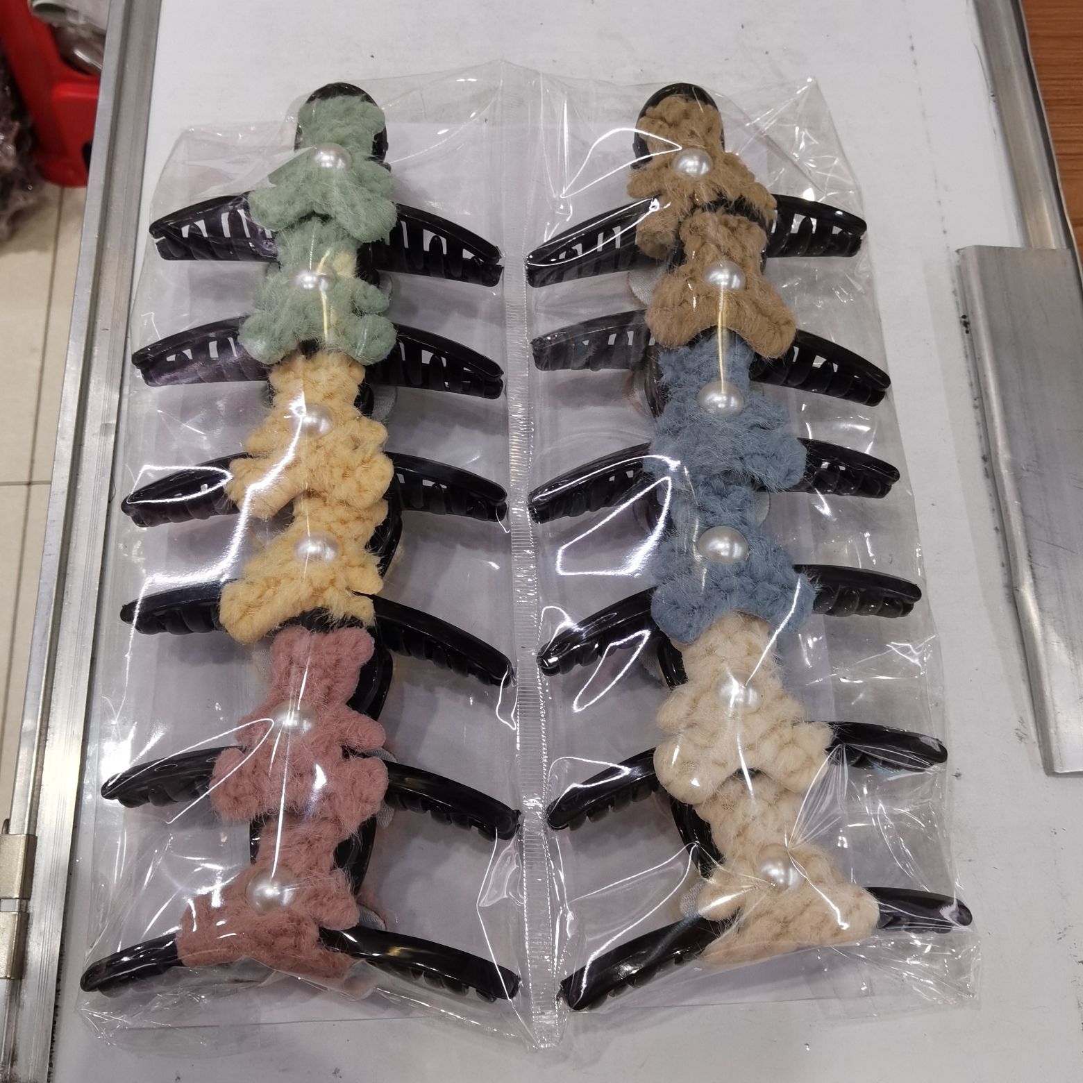 海深饰品网红爆款人气流行韩版时尚经典流行女士黑底亮黑加毛毛配件珍珠发夹