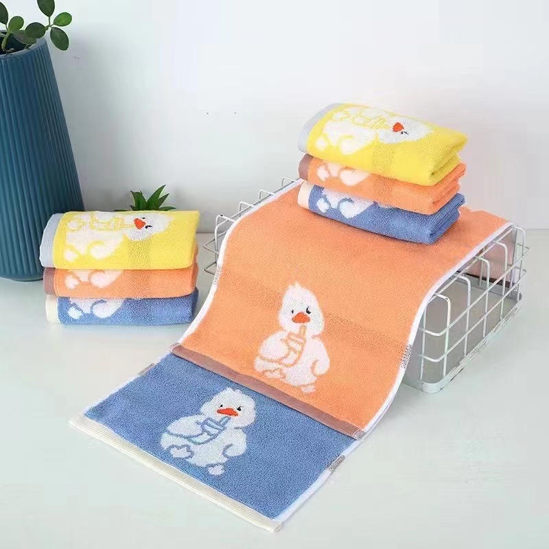 This pure cotton small towel is soft, absorbent and does not shed fibers. It is a cute rectangular hand towel for children and primary school students to use for washing faces